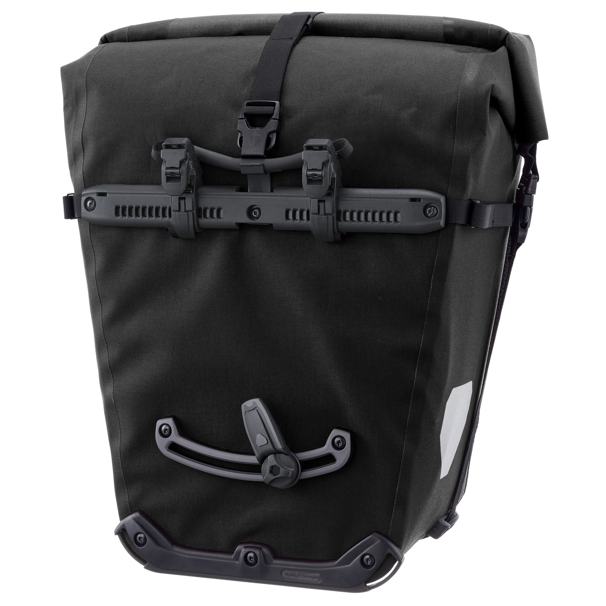 Vista trasera del ORTLIEB Back-Roller XL Plus QL2.2 en granite - black con sistema de fijación Quick-Lock2.2