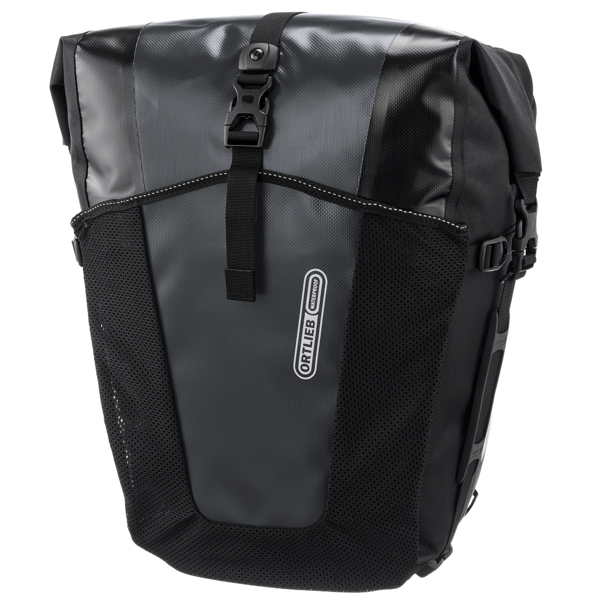 Vista frontal del ORTLIEB Back-Roller XL QL2.2 en asphalt - black con cierre enrollable y bolsillo de malla