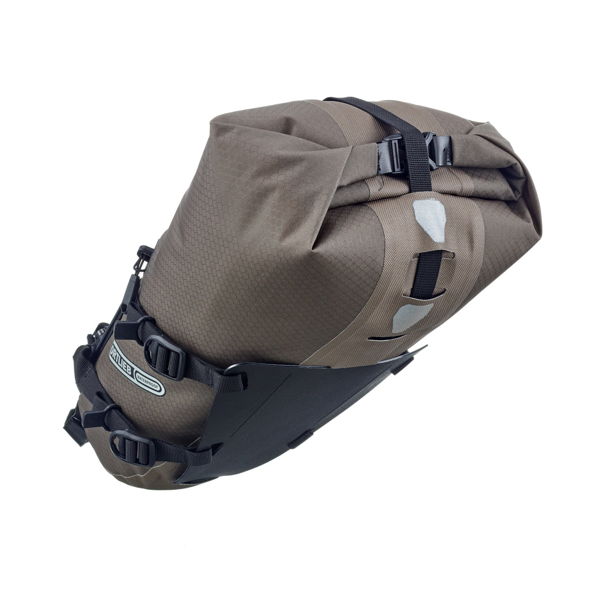 Vista trasera de la ORTLIEB Seat-Pack QR color dark-sand con elementos reflectantes y placa protectora