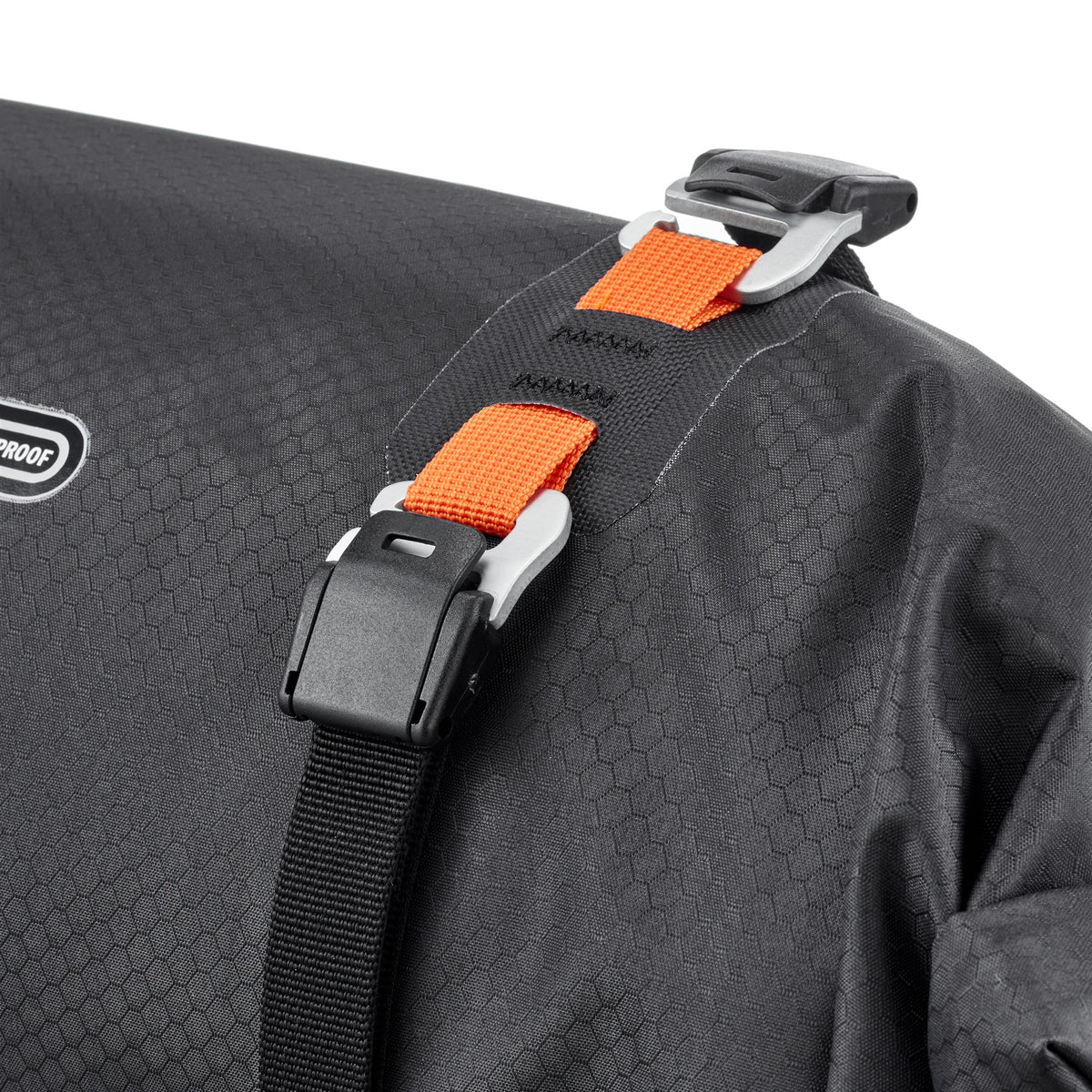 Detalle de la hebilla en el ORTLIEB Handlebar-Pack Flex color black-matt